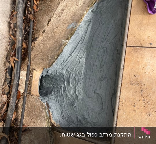 איטום תעלה עם חומר אפור
